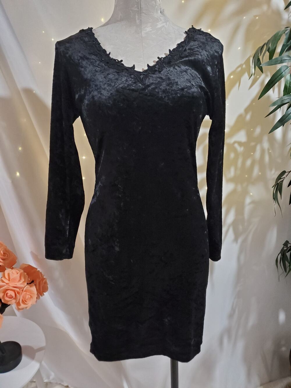 Vtg 90s Molly Malloy Crushed Velvet Bead Lace V-Neck Sheath Dress 4P Whimsigoth